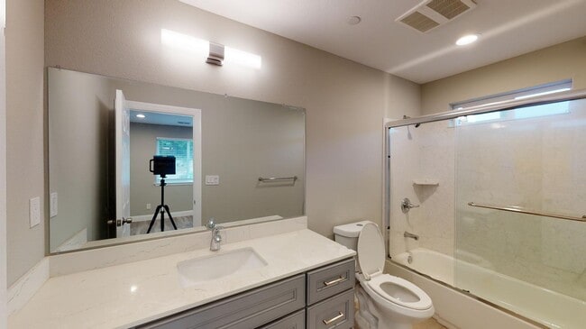 Building Photo - 25105 Del Mar Ave