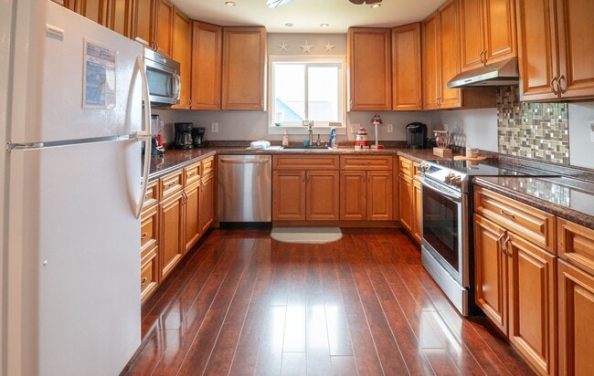 Building Photo - PERFECT OFF-SEASON MONTHLY GETAWAY