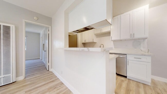 Primary Photo - 1900 Rockefeller Ln