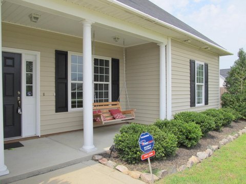 Building Photo - Beautiful 4 Bedroom Home with Spacious Bac...