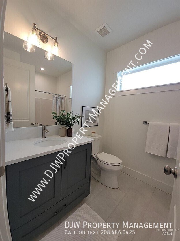 Building Photo - 4658 S Hennessy Ave