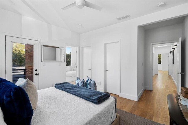 Building Photo - 147 Hutchinson St NE