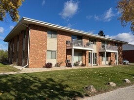 Building Photo - Sherwood Manor IX