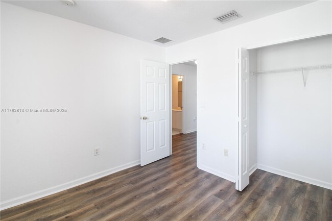 Building Photo - 1438 SE 24th Ct