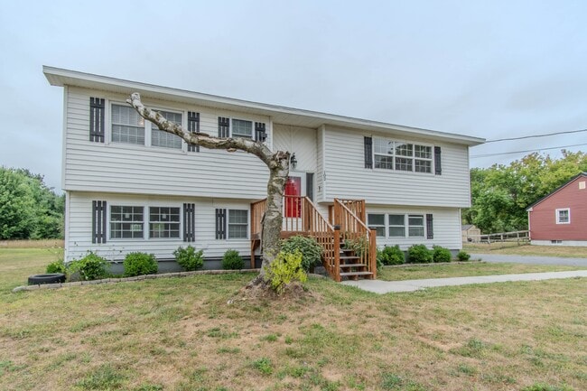 Primary Photo - 102 Pine Dr
