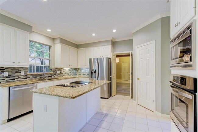 Building Photo - 16606 Shadow Path Dr