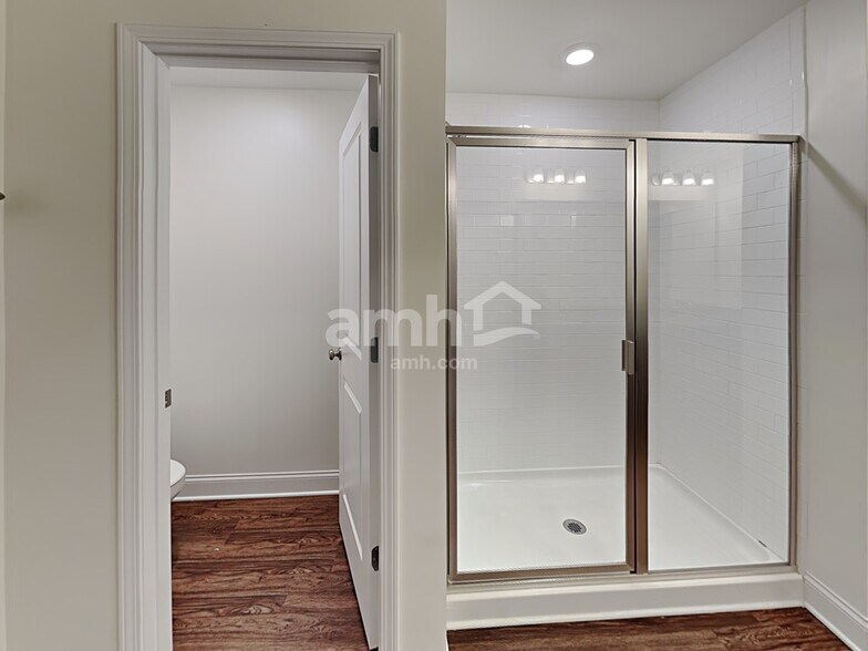 Building Photo - 2220 Brook Enclave Trail
