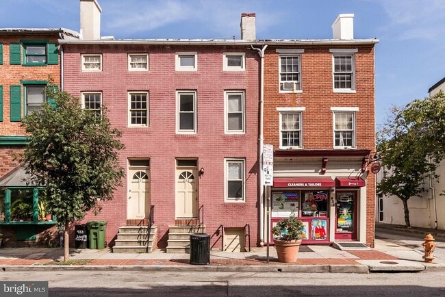 Building Photo - 933 S Charles St