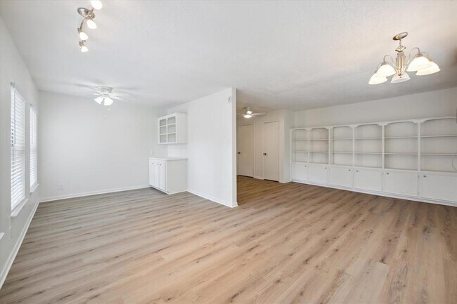 Building Photo - 25402 Lynbriar Ln
