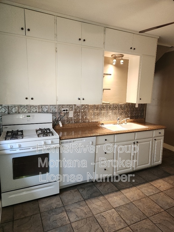 Building Photo - 529 Brooks St