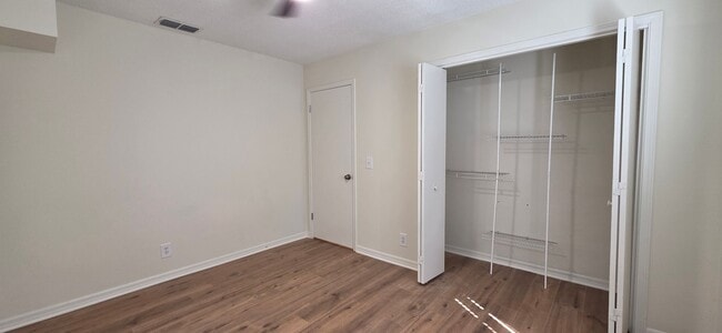 Building Photo - Large 4 Bedroom Located in Arlington!