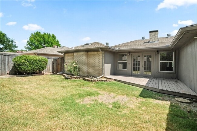 Building Photo - 2309 Lawndale Dr