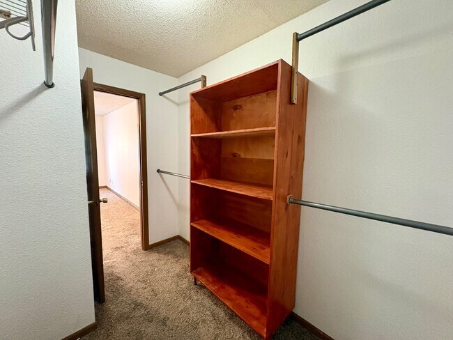 Building Photo - 1443 Blue Brook Way