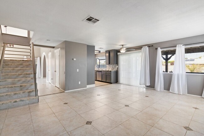 Building Photo - 43865 Carefree Ct