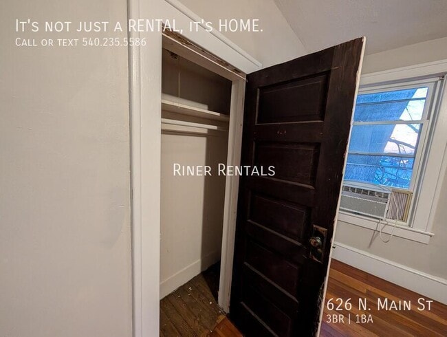 Building Photo - 626 N Main St