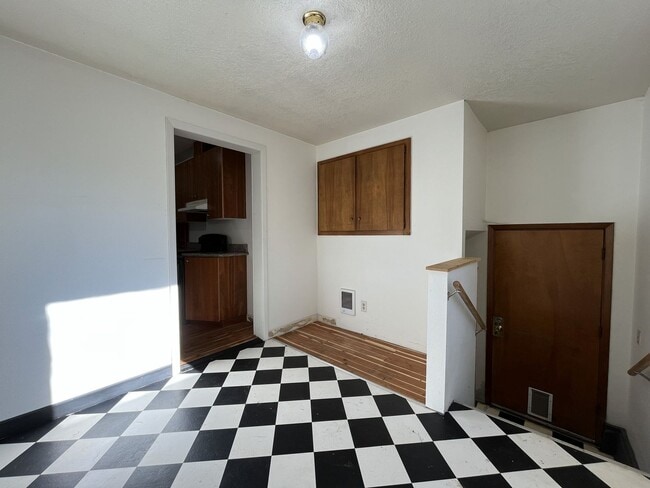 Building Photo - Character-Rich Two-Bedroom with Vintage Bath, Ample Storage & Expansive Outdoor Space