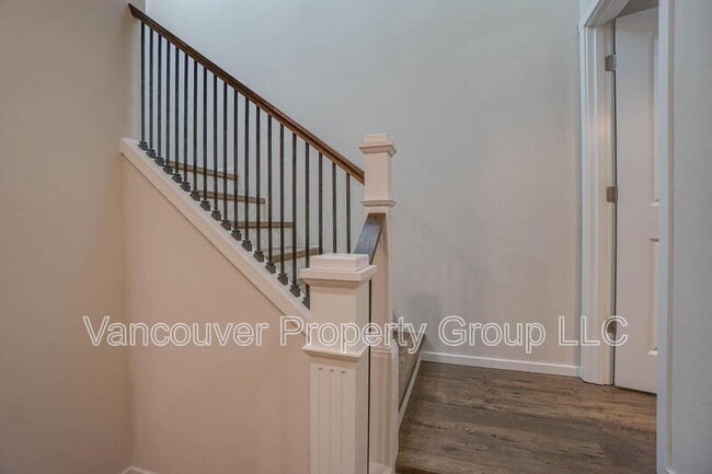 Building Photo - 4945 NE 24th Ave