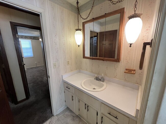 Building Photo - COMING SOON! 3/2 One Level Home w/ Spaciou...