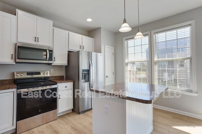 Building Photo - 15 Britania Ct