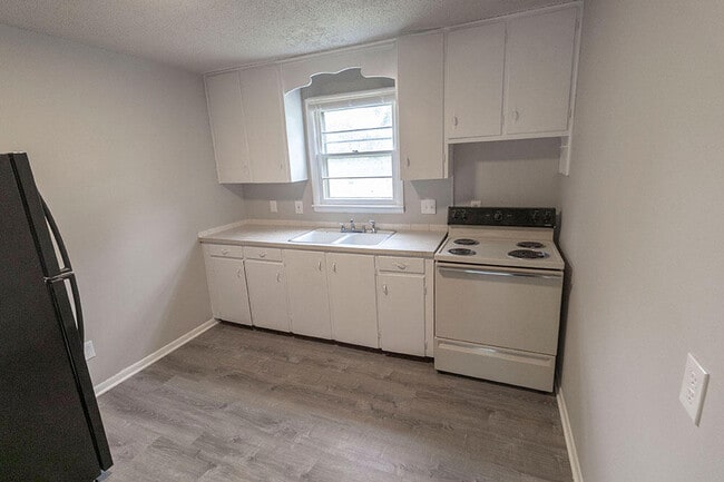 Building Photo - 2921 Northland Dr