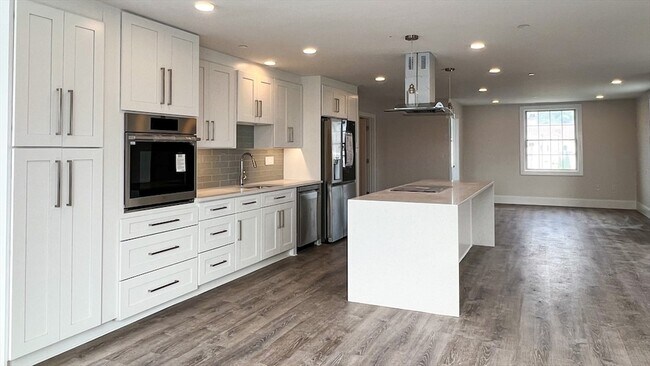 Building Photo - 131 Cambridge St