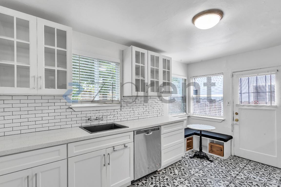 Building Photo - Unit 3400