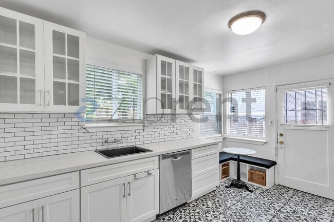 Building Photo - Unit 3400