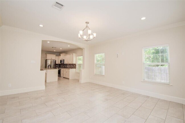 Building Photo - 10572 Twin Oak Dr