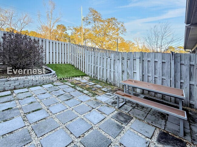 Building Photo - 607 Parkside Cir