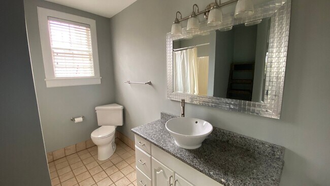 Building Photo - 3 Bedroom 2.5 Bath House in Radcliffeborough - Downtown Charleston