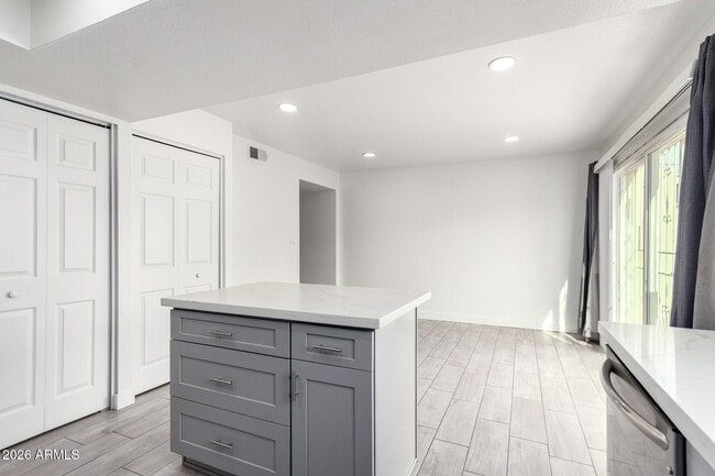 Building Photo - 1586 West Campbell Ave