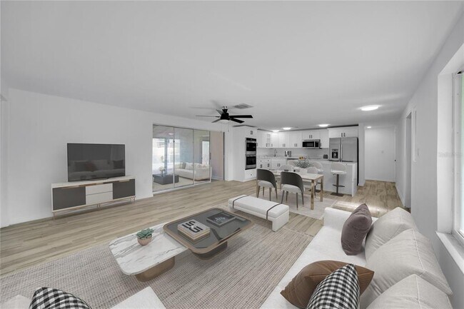 Building Photo - 3307 Pinetree St