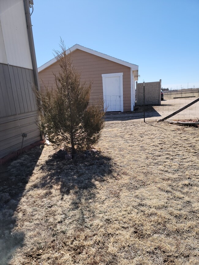 Building Photo - 10977 N Log Rd