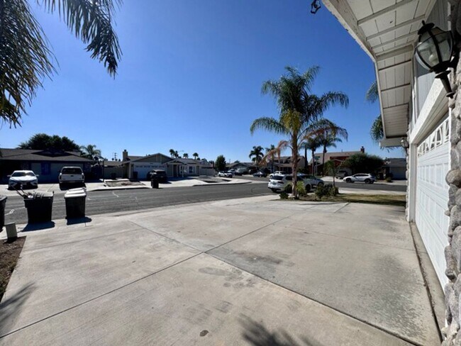 Building Photo - Spacious 3 Bedroom Menifee Home with Bonus...