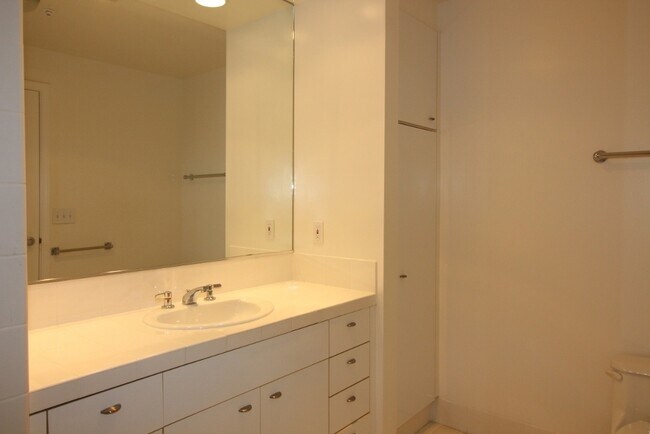 Building Photo - Spacious two bedroom, two bath corner unit condominium in North Beach