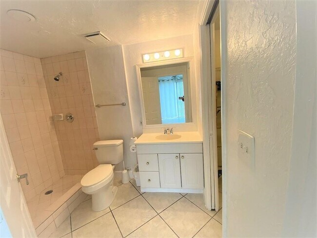 Building Photo - 2500 Coral Springs Dr