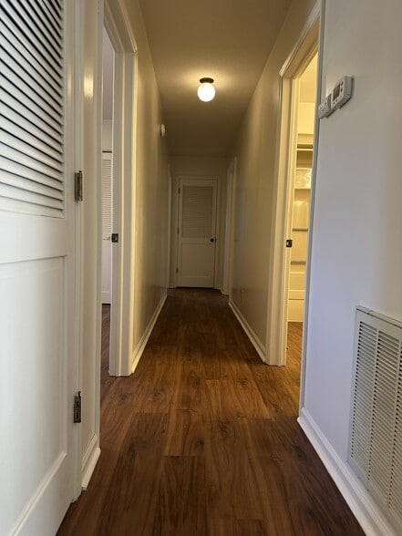 Building Photo - 625 Clearview Dr