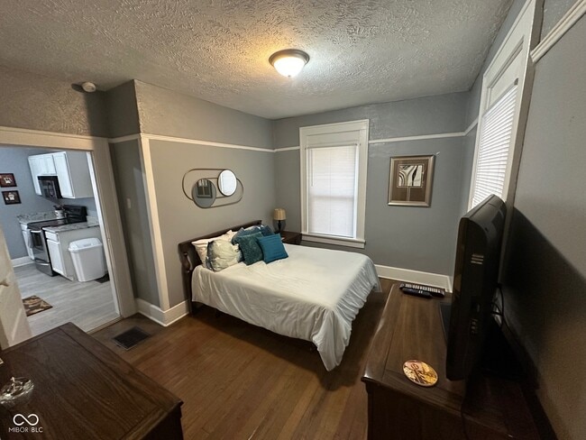 Building Photo - 4130 Rookwood Ave