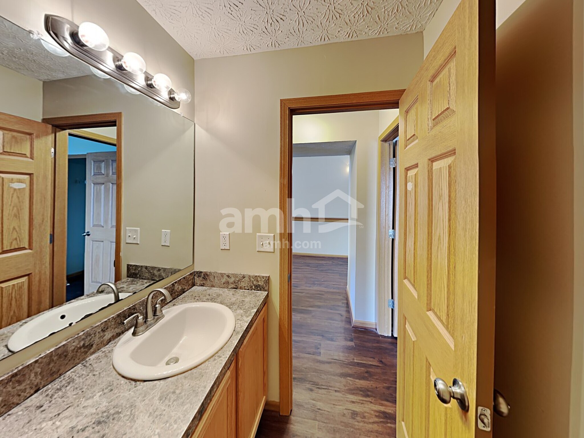 Building Photo - 1121 Streamside Dr