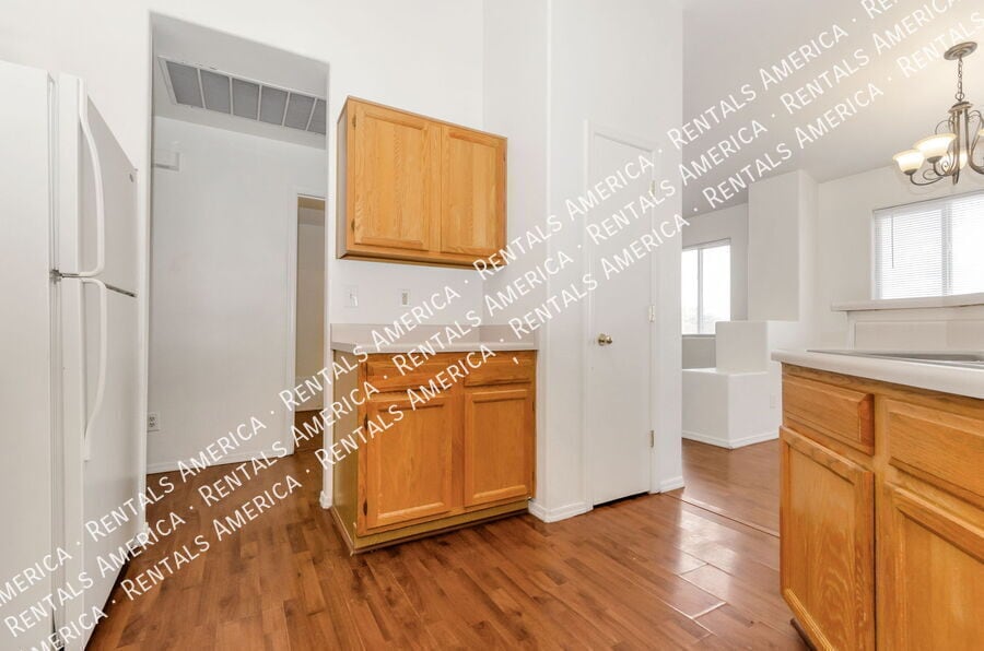 Building Photo - 1202 N Thunder Ridge Dr