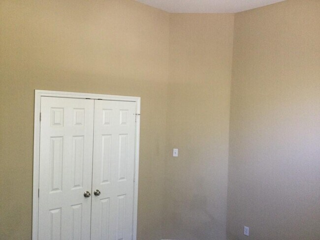 Building Photo - 214 Autumn Creek Ln