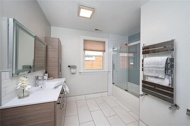 Building Photo - 4106 Grove Ave