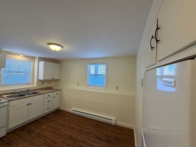 Building Photo - 12 Renarl Ave