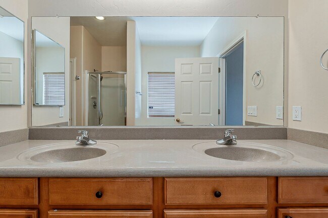 Building Photo - Pet-Friendly 4 Bedroom Rental in Tucson wi...