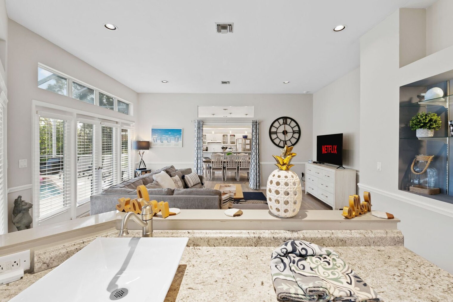 Building Photo - 4137 Pinar Dr