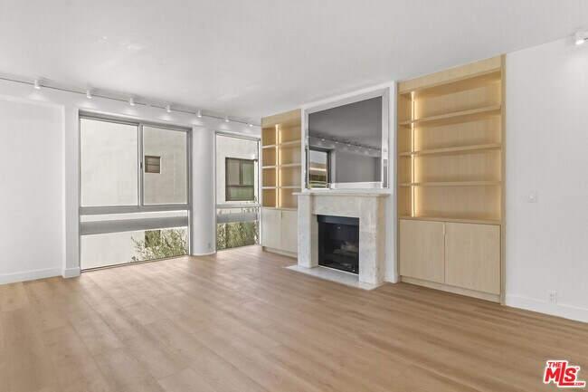 Building Photo - 320 N Maple Dr