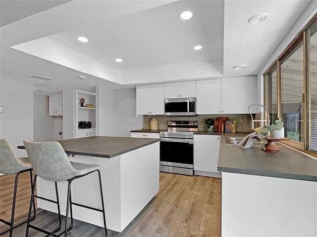 Building Photo - 4421 Mayflower Dr