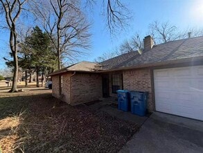 Building Photo - 212 Darrin Dr