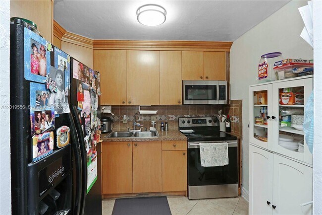Building Photo - 1275 W 35th St