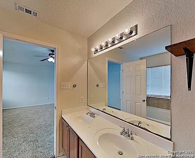 Building Photo - OPEN FLOOR PLAN  |  2 LIVING AREAS  |  4 B...